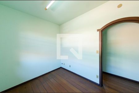 Casa à venda com 341m², 6 quartos e 2 vagas Casa à venda com 341m², 6 quartos e 2 vagasCasa 2 - Quarto 3