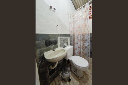 Casa à venda com 341m², 6 quartos e 2 vagas Casa à venda com 341m², 6 quartos e 2 vagasBanheiro de serviço