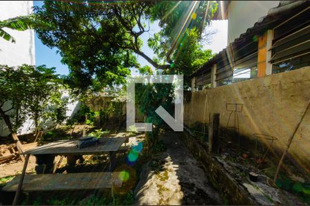 Casa à venda com 341m², 6 quartos e 2 vagas Casa à venda com 341m², 6 quartos e 2 vagasQuintal