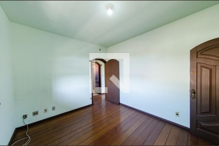 Casa à venda com 341m², 6 quartos e 2 vagas Casa à venda com 341m², 6 quartos e 2 vagasCasa 2 - Sala