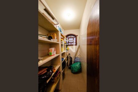 Casa à venda com 341m², 6 quartos e 2 vagas Casa à venda com 341m², 6 quartos e 2 vagasDispensa