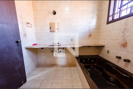 Casa à venda com 341m², 6 quartos e 2 vagas Casa à venda com 341m², 6 quartos e 2 vagasCasa 2 - Banheiro