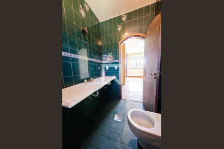 Casa à venda com 341m², 6 quartos e 2 vagas Casa à venda com 341m², 6 quartos e 2 vagasCasa 2 - Banheiro suíte