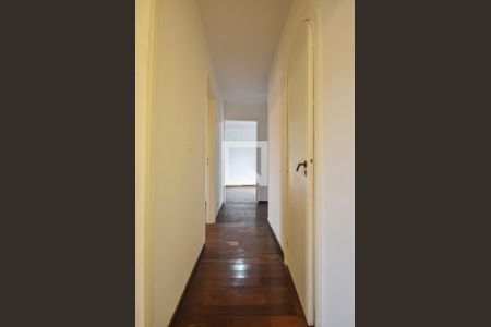 Casa à venda com 180m², 3 quartos e 2 vagasCorredor