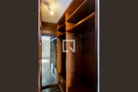 Casa à venda com 300m², 4 quartos e 7 vagasCloset da Suíte 