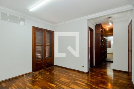 Casa à venda com 300m², 4 quartos e 7 vagasQuarto 4 - Suíte
