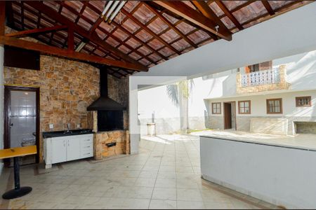 Casa à venda com 300m², 4 quartos e 7 vagasChurrasqueira