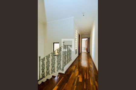 Casa à venda com 300m², 4 quartos e 7 vagasCorredor dos Dormitórios 