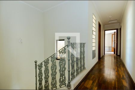 Casa à venda com 300m², 4 quartos e 7 vagasCorredor dos Dormitórios 