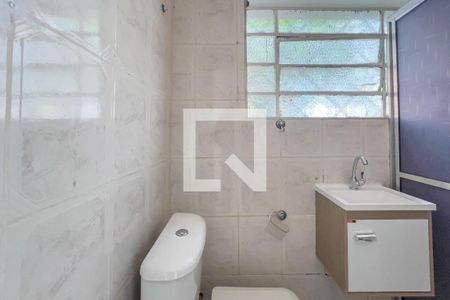 Banheiro de casa para alugar com 1 quarto, 98m² em Vila Monumento, São Paulo