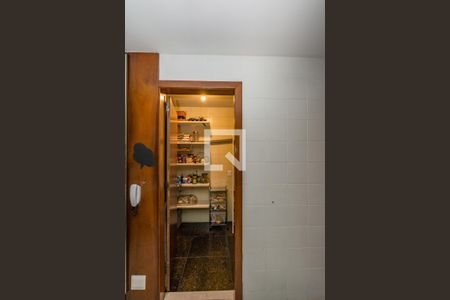 Casa à venda com 450m², 5 quartos e 3 vagasDespensas