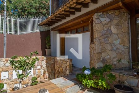 Casa à venda com 450m², 5 quartos e 3 vagasEntrada