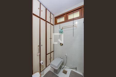 Casa à venda com 450m², 5 quartos e 3 vagasBanheiro da Suíte 1