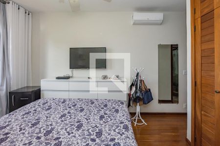 Casa à venda com 450m², 5 quartos e 3 vagasSuíte 2