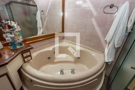 Casa à venda com 450m², 5 quartos e 3 vagasBanheiro da Suíte 2