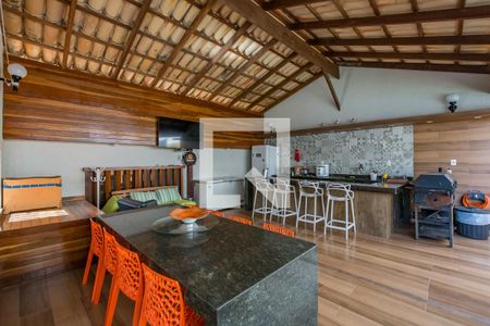 Casa à venda com 450m², 5 quartos e 3 vagasVaranda gourmet