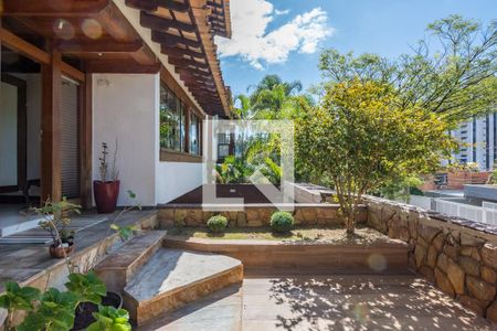 Casa à venda com 450m², 5 quartos e 3 vagasEntrada