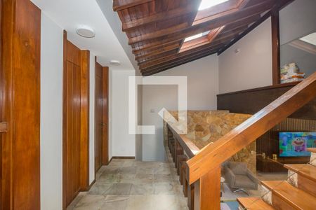 Casa à venda com 450m², 5 quartos e 3 vagasCorredor - Escada