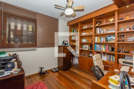 Casa à venda com 450m², 5 quartos e 3 vagasEscritório