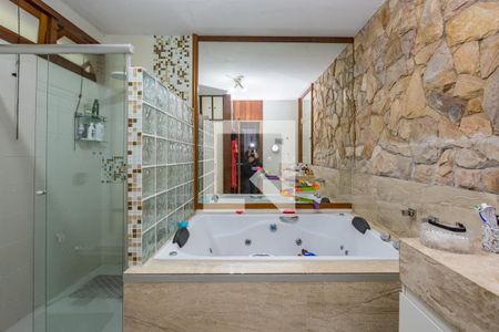 Casa à venda com 450m², 5 quartos e 3 vagasBanheiro da Suíte 1