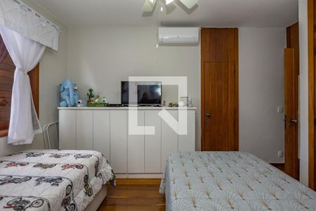 Casa à venda com 450m², 5 quartos e 3 vagasSemi - Suíte 1