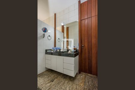 Casa à venda com 450m², 5 quartos e 3 vagasBanheiro Semi - Suítes