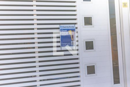 Casa à venda com 180m², 3 quartos e 2 vagas Casa à venda com 180m², 3 quartos e 2 vagasFachada