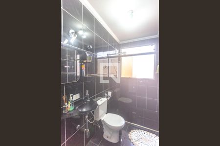 Casa à venda com 180m², 3 quartos e 2 vagas Casa à venda com 180m², 3 quartos e 2 vagasBanheiro social