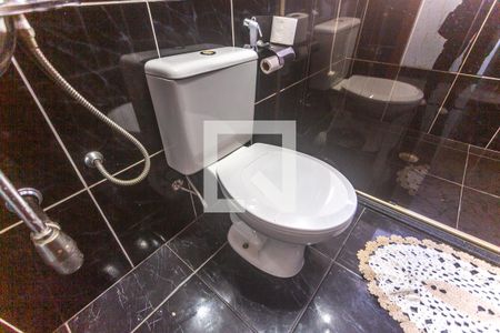 Casa à venda com 180m², 3 quartos e 2 vagas Casa à venda com 180m², 3 quartos e 2 vagasBanheiro social