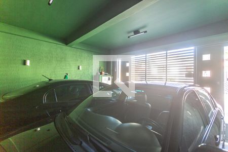 Casa à venda com 180m², 3 quartos e 2 vagas Casa à venda com 180m², 3 quartos e 2 vagasGaragem