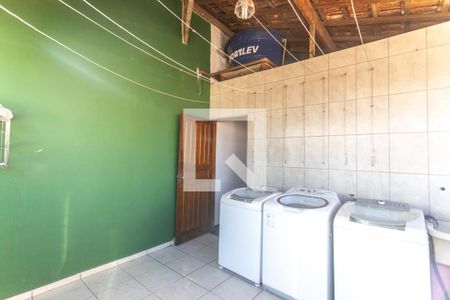 Casa à venda com 180m², 3 quartos e 2 vagas Casa à venda com 180m², 3 quartos e 2 vagasÁrea de serviço