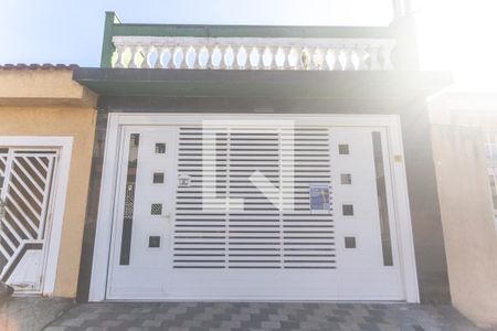 Casa à venda com 180m², 3 quartos e 2 vagas Casa à venda com 180m², 3 quartos e 2 vagasFachada