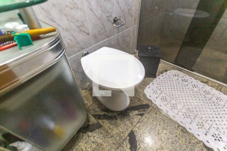 Casa à venda com 180m², 3 quartos e 2 vagas Casa à venda com 180m², 3 quartos e 2 vagasBanheiro social