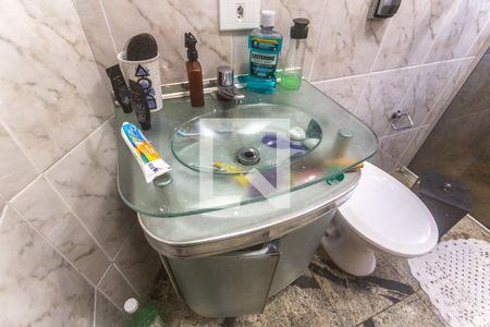 Casa à venda com 180m², 3 quartos e 2 vagas Casa à venda com 180m², 3 quartos e 2 vagasBanheiro social