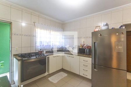 Casa à venda com 180m², 3 quartos e 2 vagas Casa à venda com 180m², 3 quartos e 2 vagasCozinha