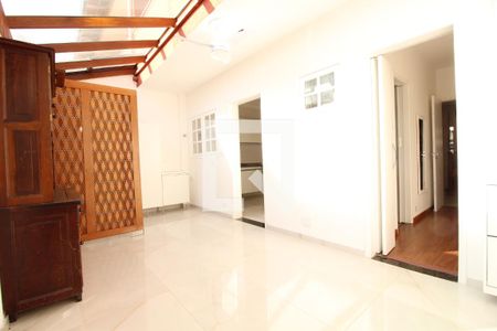 Casa de condomínio à venda com 108m², 3 quartos e 2 vagasLavanderia