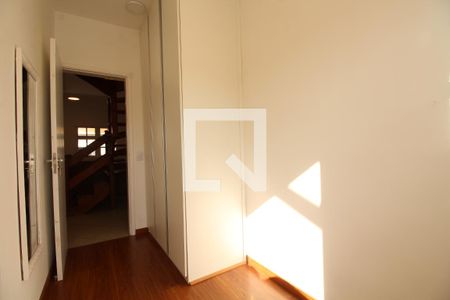 Casa de condomínio à venda com 108m², 3 quartos e 2 vagasCorredor