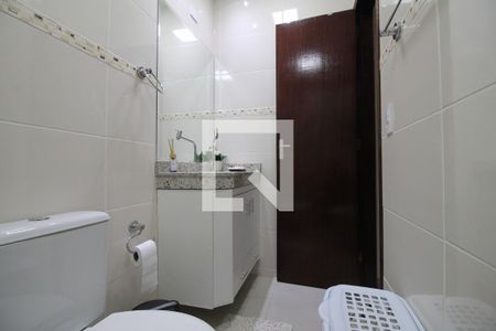 Casa à venda com 225m², 3 quartos e 6 vagasBanheiro da Suíte 2