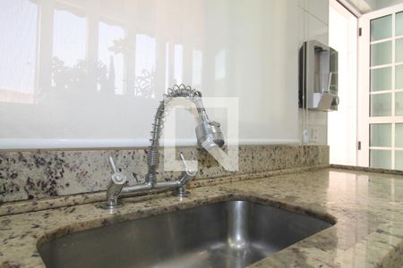 Casa à venda com 225m², 3 quartos e 6 vagasCozinha - Torneira