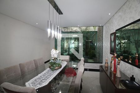 Casa à venda com 225m², 3 quartos e 6 vagasSala de Jantar