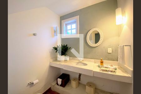 Casa à venda com 350m², 3 quartos e 3 vagasBanheiro