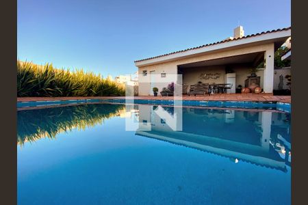 Casa à venda com 350m², 3 quartos e 3 vagasPiscina