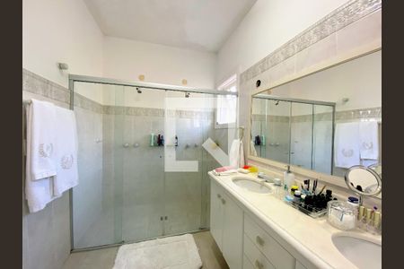 Casa à venda com 350m², 3 quartos e 3 vagasBanheiro da Suíte