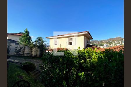 Casa à venda com 350m², 3 quartos e 3 vagasFachada