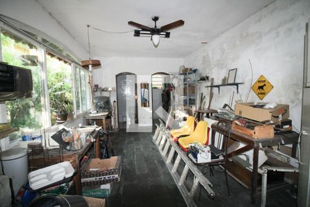 Casa à venda com 600m², 5 quartos e 5 vagas Casa à venda com 600m², 5 quartos e 5 vagasAtelie