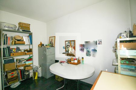 Casa à venda com 600m², 5 quartos e 5 vagas Casa à venda com 600m², 5 quartos e 5 vagasEscritório