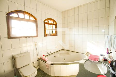 Casa à venda com 600m², 5 quartos e 5 vagas Casa à venda com 600m², 5 quartos e 5 vagasBanheiro da Suíte 1