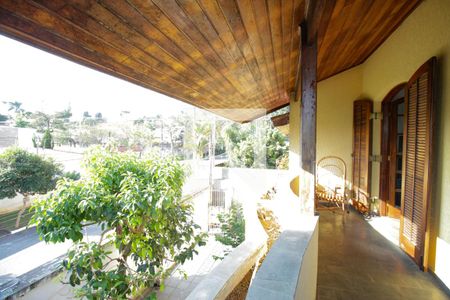 Casa à venda com 600m², 5 quartos e 5 vagas Casa à venda com 600m², 5 quartos e 5 vagasVista