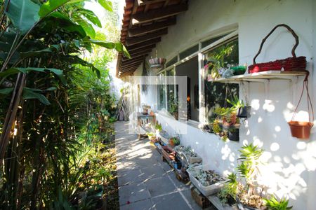 Casa à venda com 600m², 5 quartos e 5 vagas Casa à venda com 600m², 5 quartos e 5 vagasCorredor