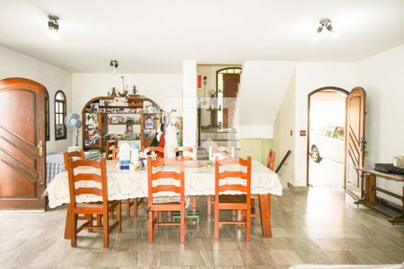 Casa à venda com 600m², 5 quartos e 5 vagas Casa à venda com 600m², 5 quartos e 5 vagasSala de Estar